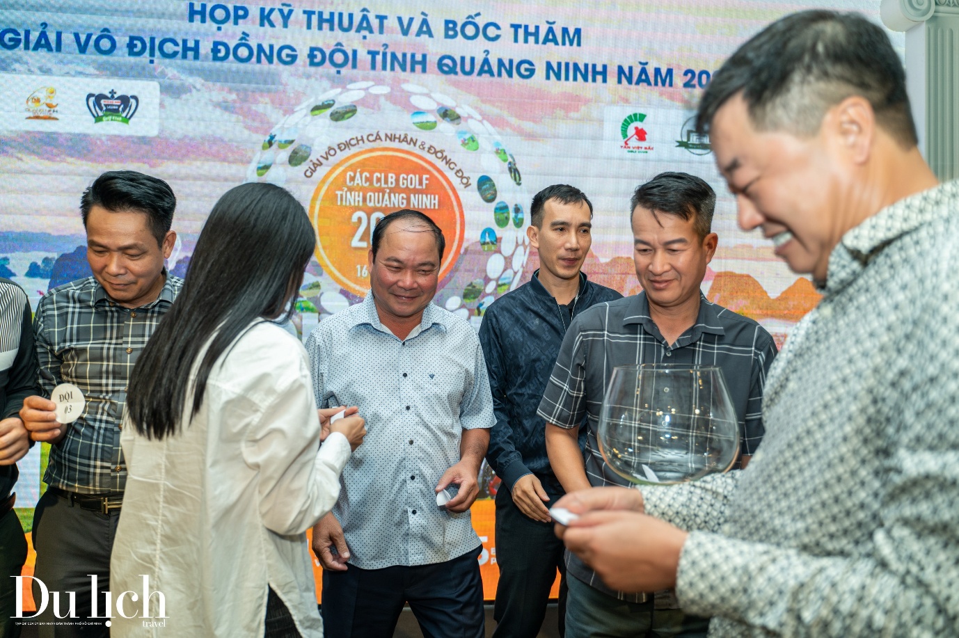 hon 300 golfer boc tham chia bang thi dau giai vo dich golf quang ninh 2025 - 3