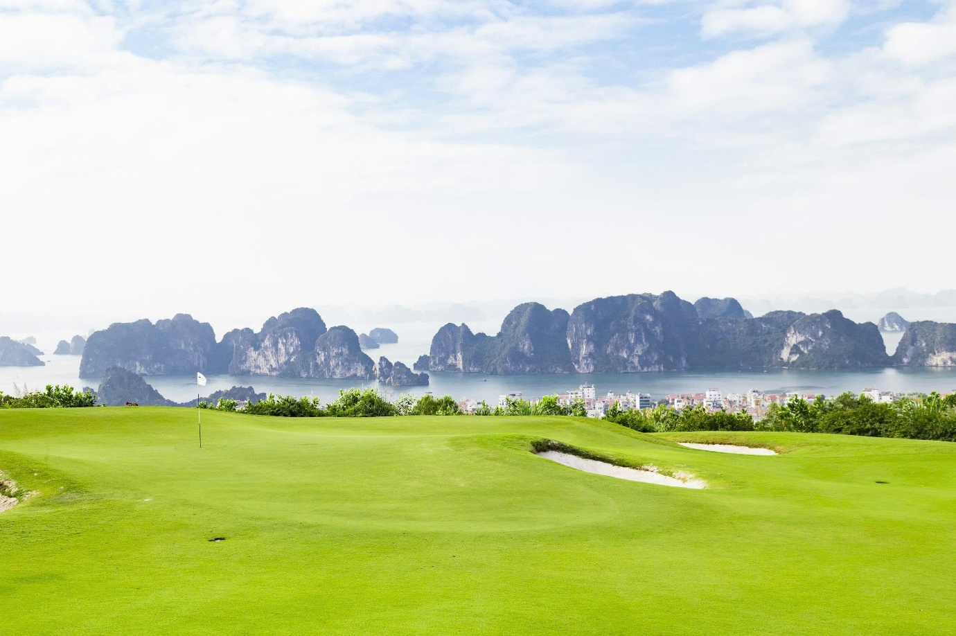 hon 300 golfer boc tham chia bang thi dau giai vo dich golf quang ninh 2025 - 7
