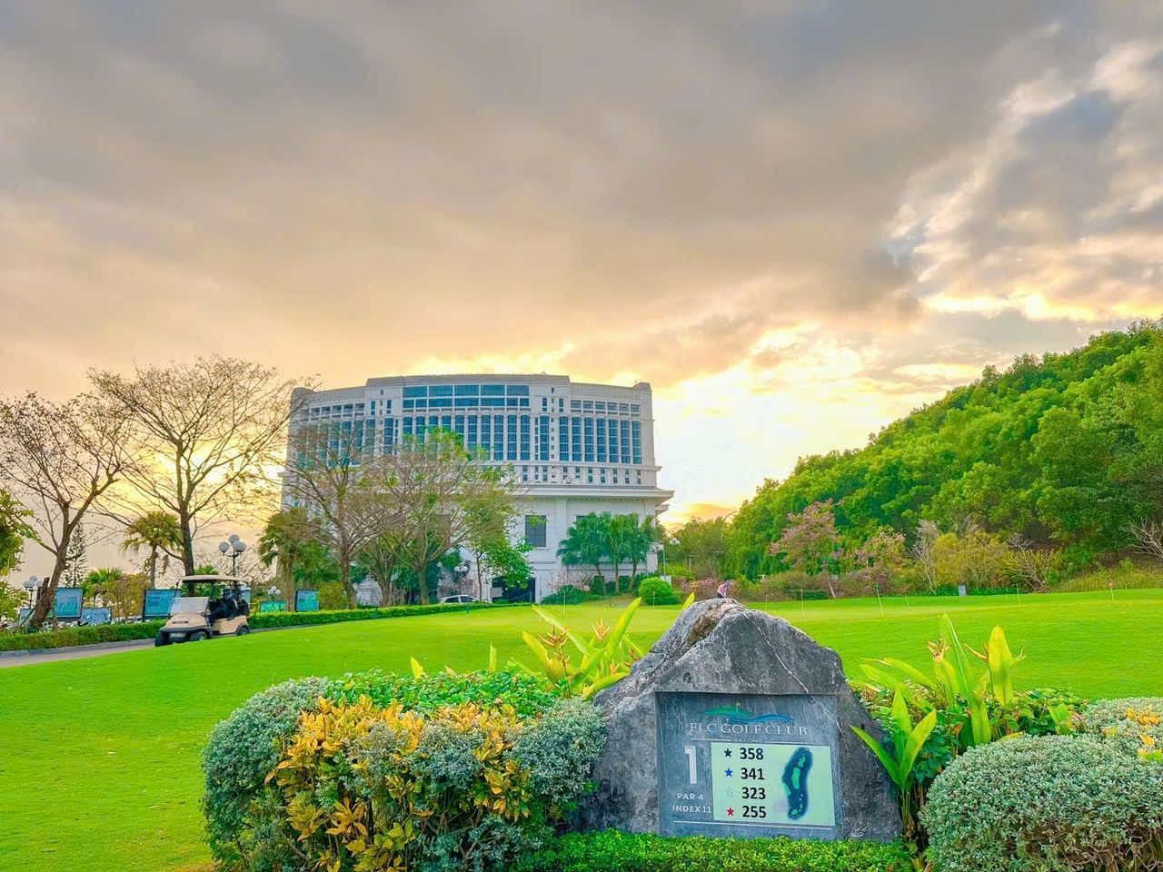 hon 300 golfer boc tham chia bang thi dau giai vo dich golf quang ninh 2025 - 8