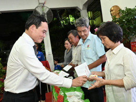  - Bí thư Trần Lưu Quang: Hạnh phúc đến từ khu phố yên bình, nụ cười thân thiện, tấm lòng biết sẻ chia