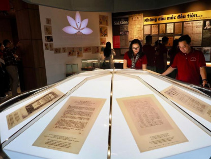 Đoàn đại biểu TP.HCM thăm nơi lưu giữ hành trình một thế kỷ của báo chí cách mạng Việt Nam