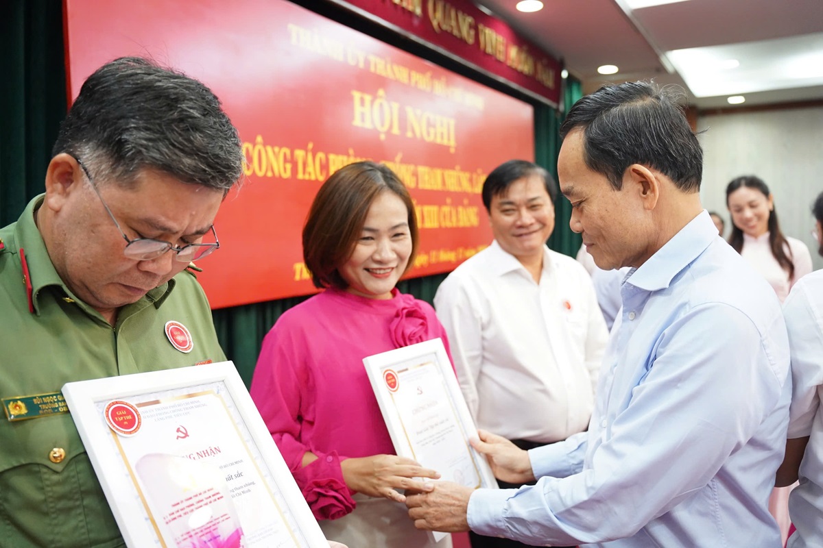 Tạp chí Du lịch TP.HCM đoạt 3 giải báo chí phòng, chống tham nhũng, có 1 giải xuất sắc - 2