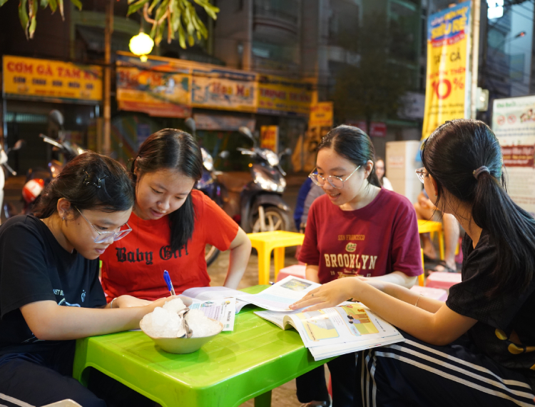 Chủ quán TP.HCM tặng chè bưởi miễn phí, chỉ mong khách… đọc sách