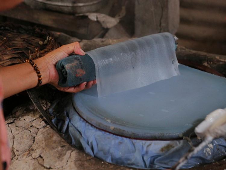 Giữ lửa làng nghề bánh tráng Phú Hòa Đông