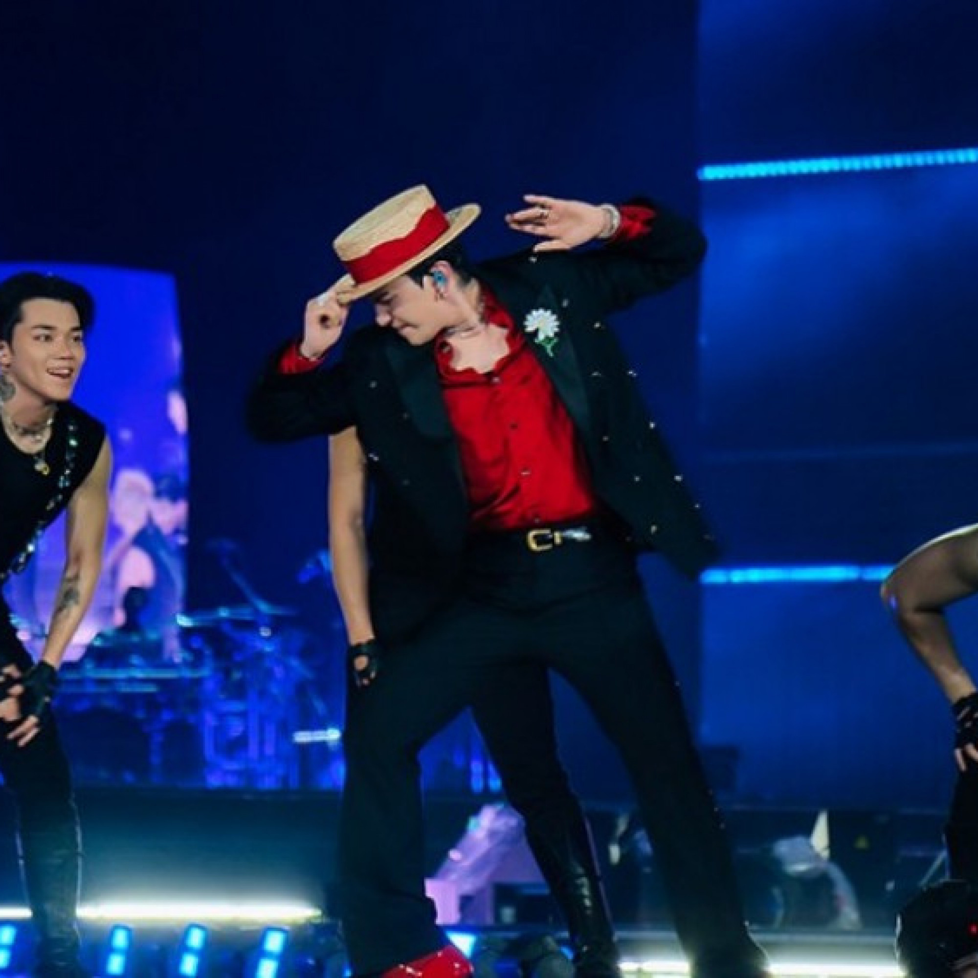  - Điều gì khiến fan “lụy” G-DRAGON 2025 WORLD TOUR [Übermensch] in Hanoi, presented by VPBank?