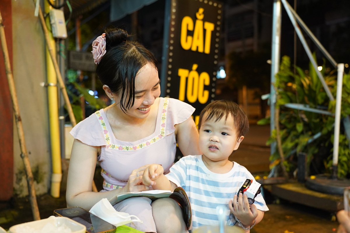 chu quan tang che buoi, chi mong khach… doc sach - 11