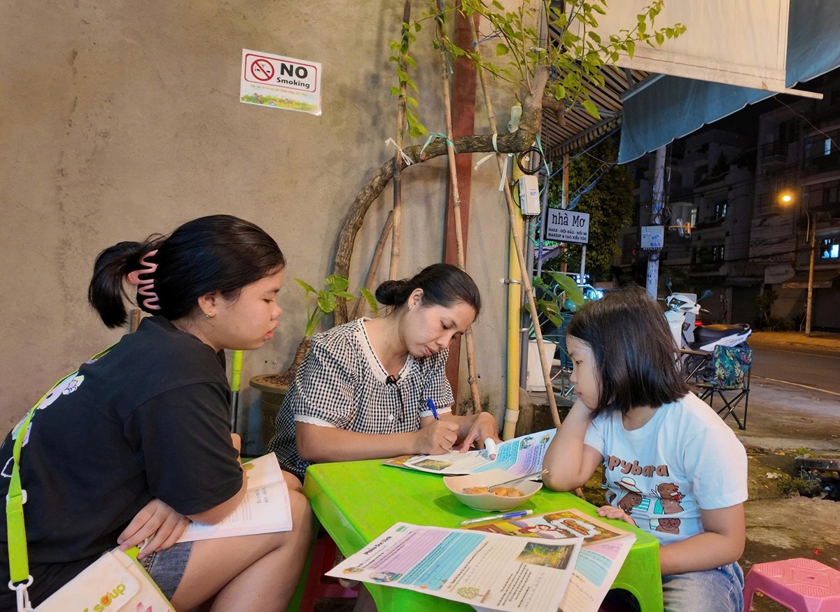 chu quan tang che buoi, chi mong khach… doc sach - 4