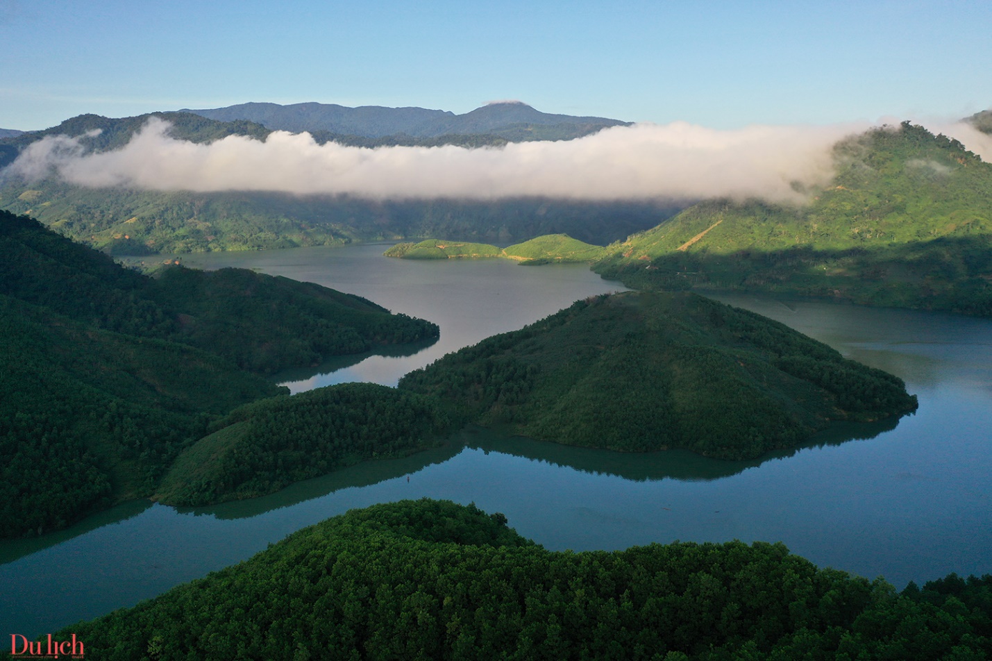 ve dep tho mong vung long ho dakdrinh tren dinh truong son dong - 7