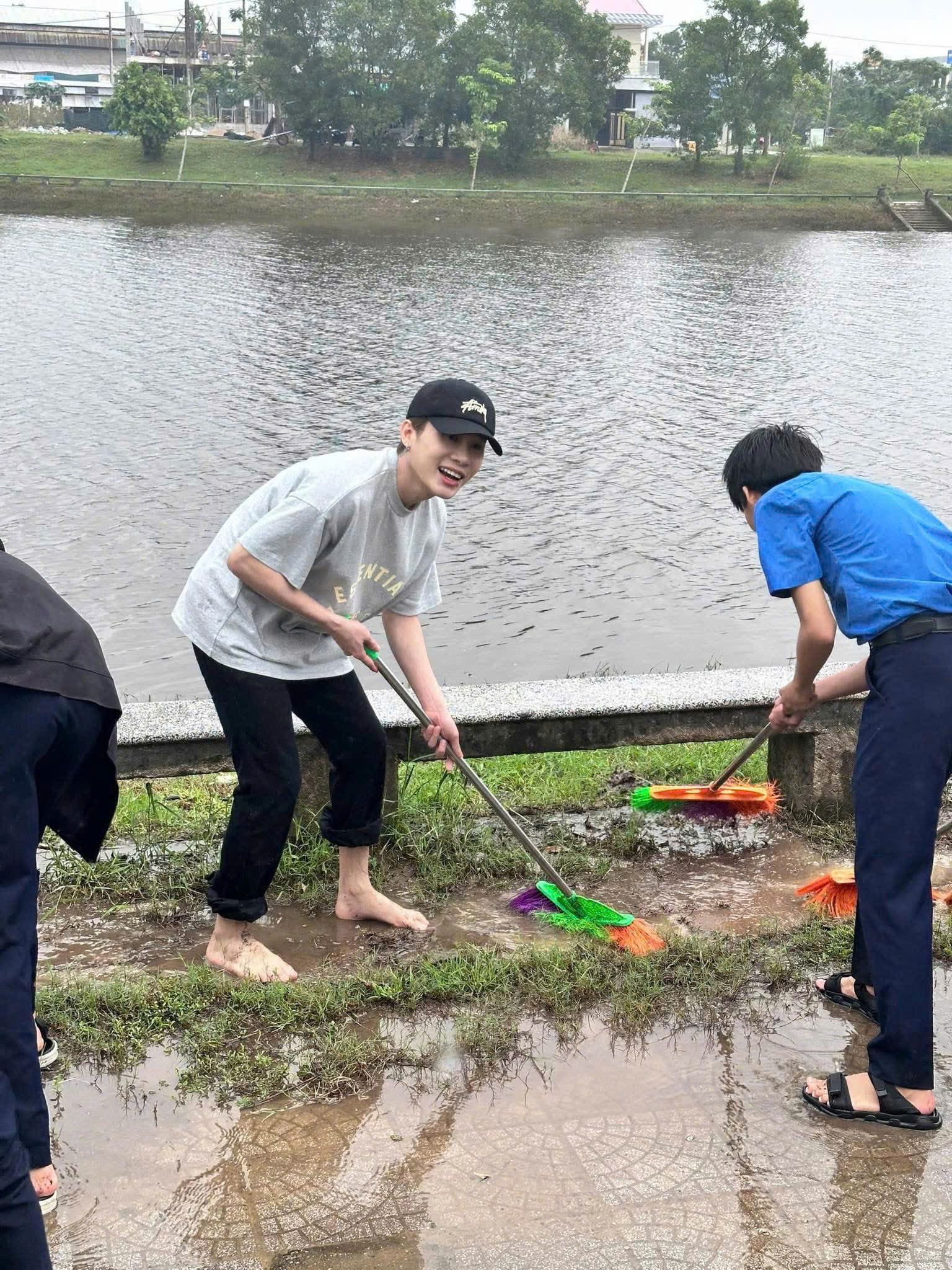 Jack về Huế tặng máy phát điện cho bà con vùng lũ sau khi bị tạm dừng biểu diễn 9 tháng - 3