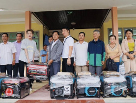  - Jack về Huế tặng máy phát điện cho bà con vùng lũ sau khi bị tạm dừng biểu diễn 9 tháng