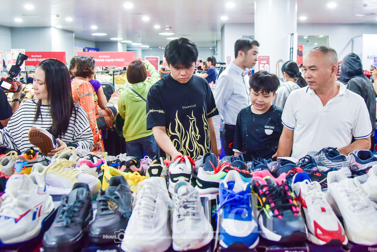 TP.HCM khởi động ‘mùa hội’ khuyến mãi, kích cầu tiêu dùng cuối năm - 2