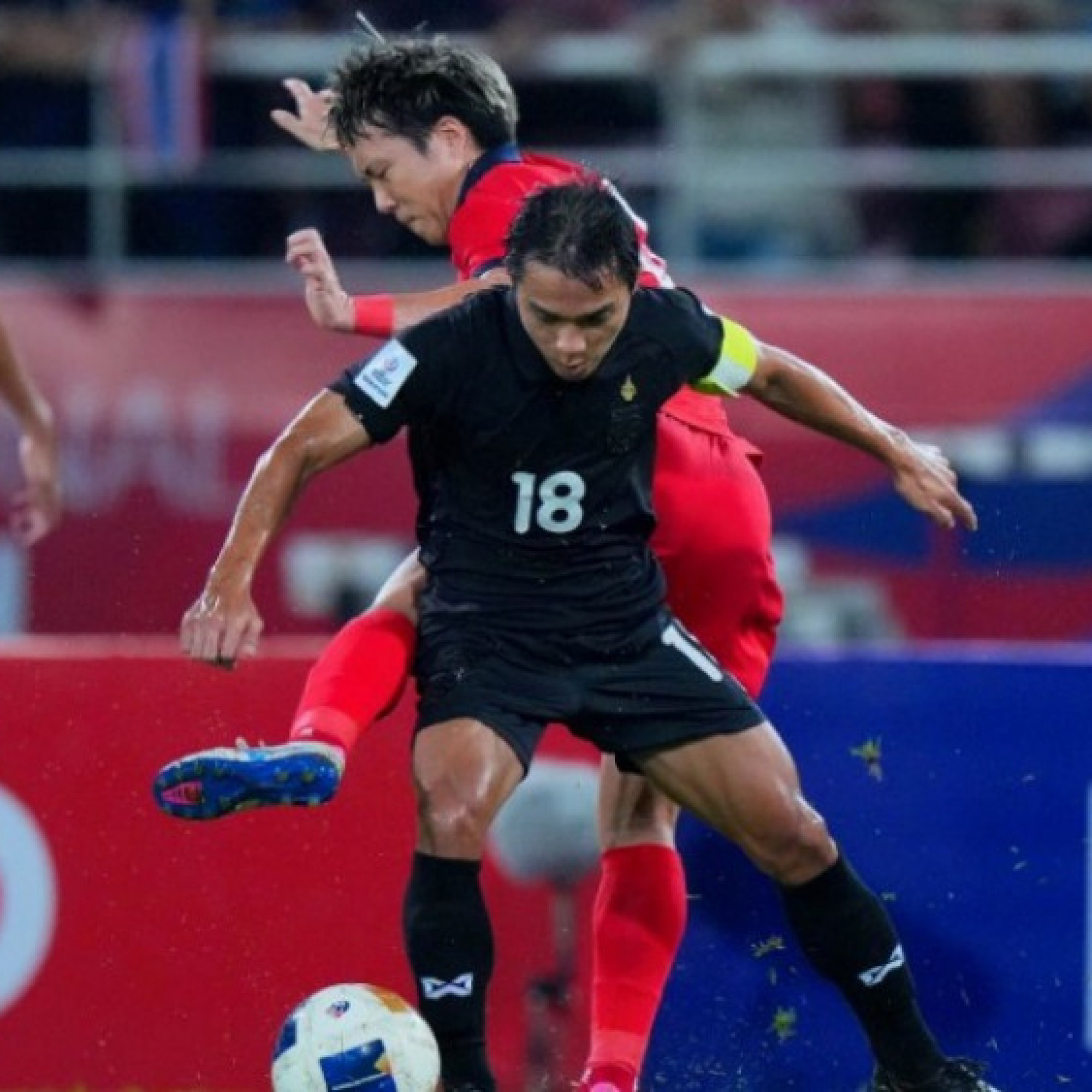  - Video bóng đá Thái Lan - Singapore: Thắng nhờ 3 siêu phẩm, Theerathon lập công