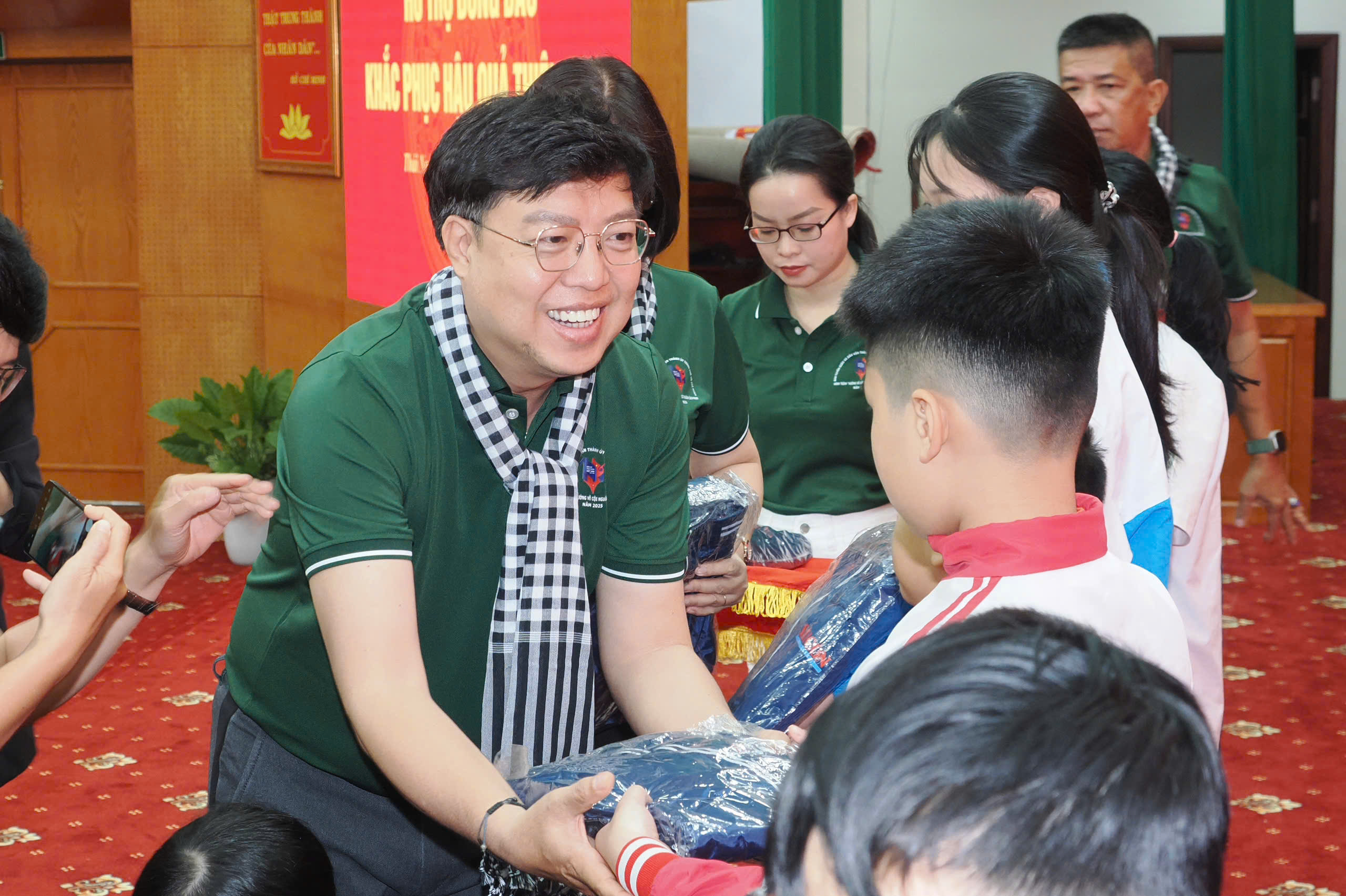 Đoàn công tác TP.HCM hướng về Thái Nguyên: Trao gửi nghĩa tình đến vùng lũ và căn cứ cách mạng - 5