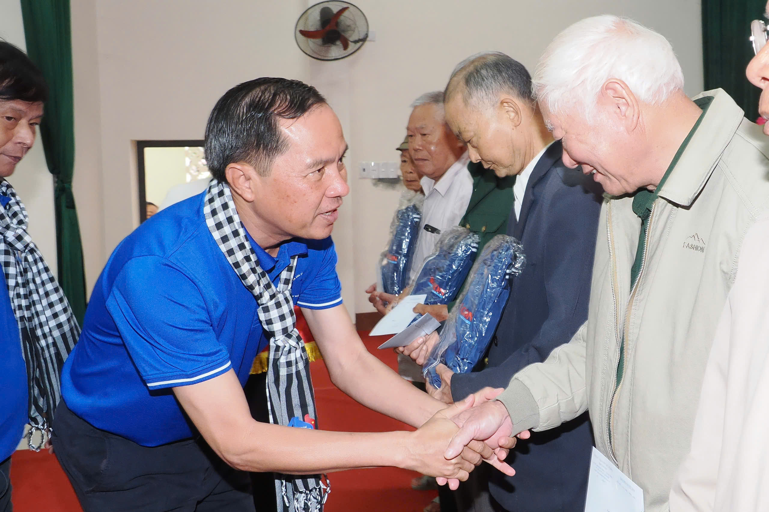 Đoàn công tác TP.HCM hướng về Thái Nguyên: Trao gửi nghĩa tình đến vùng lũ và căn cứ cách mạng - 11