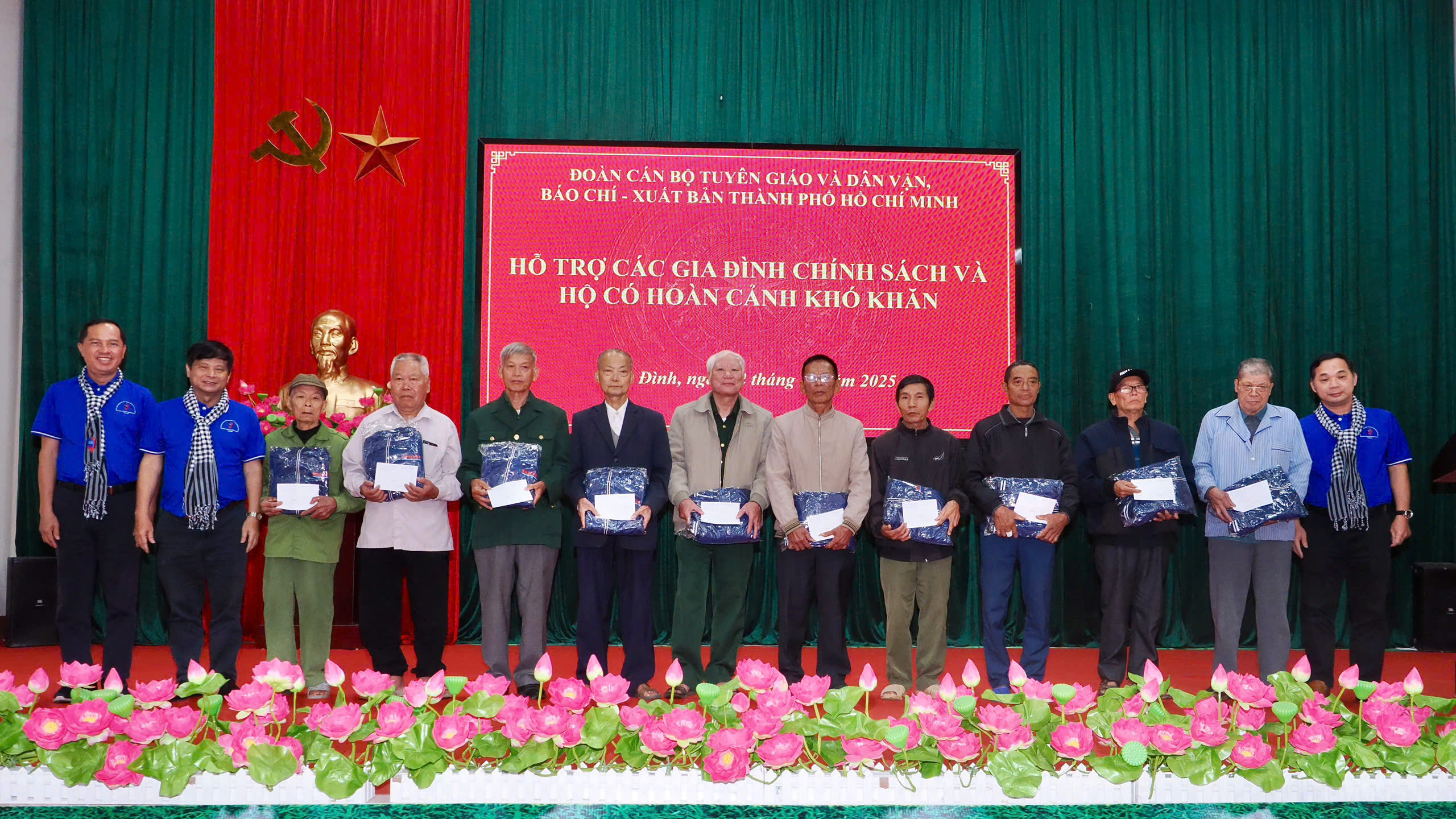 Đoàn công tác TP.HCM hướng về Thái Nguyên: Trao gửi nghĩa tình đến vùng lũ và căn cứ cách mạng - 12