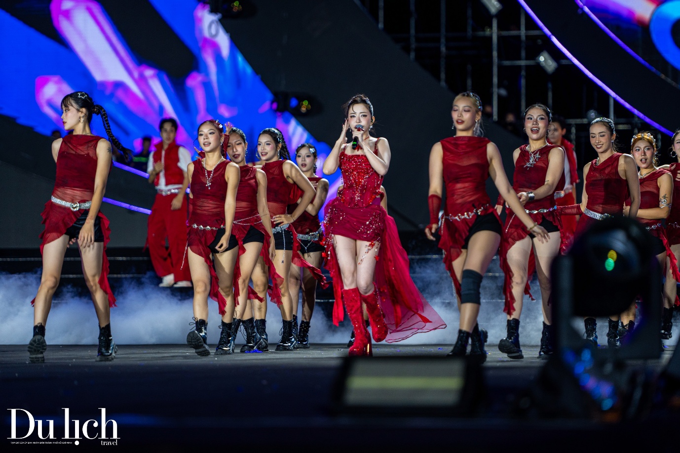 dan sao hang a quy tu tai concert cua quang ninh - 12