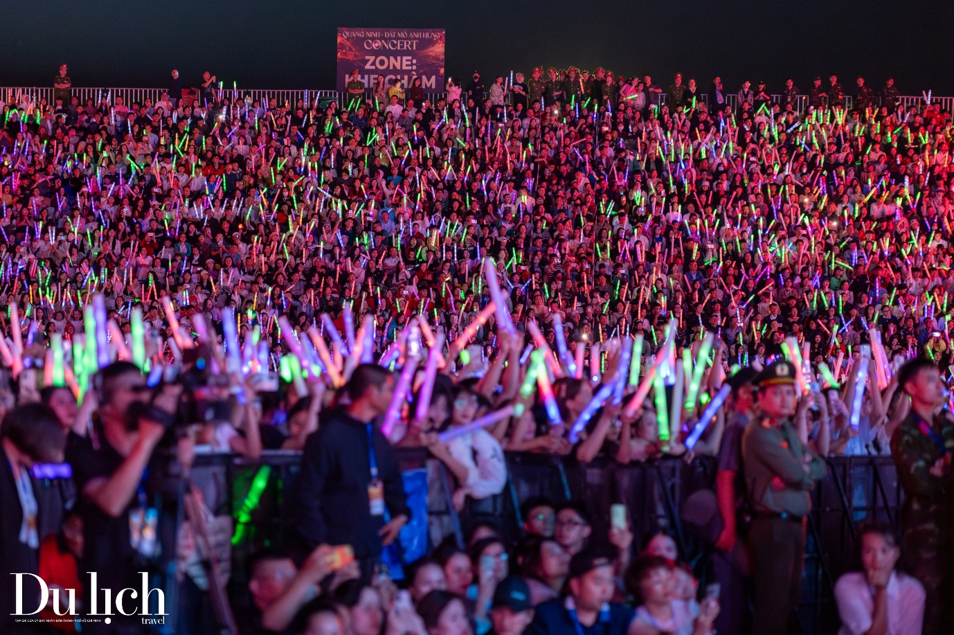 hon 30.000 khan gia ngoi kin cac khan dai concert quang ninh – dat mo anh hung - 11