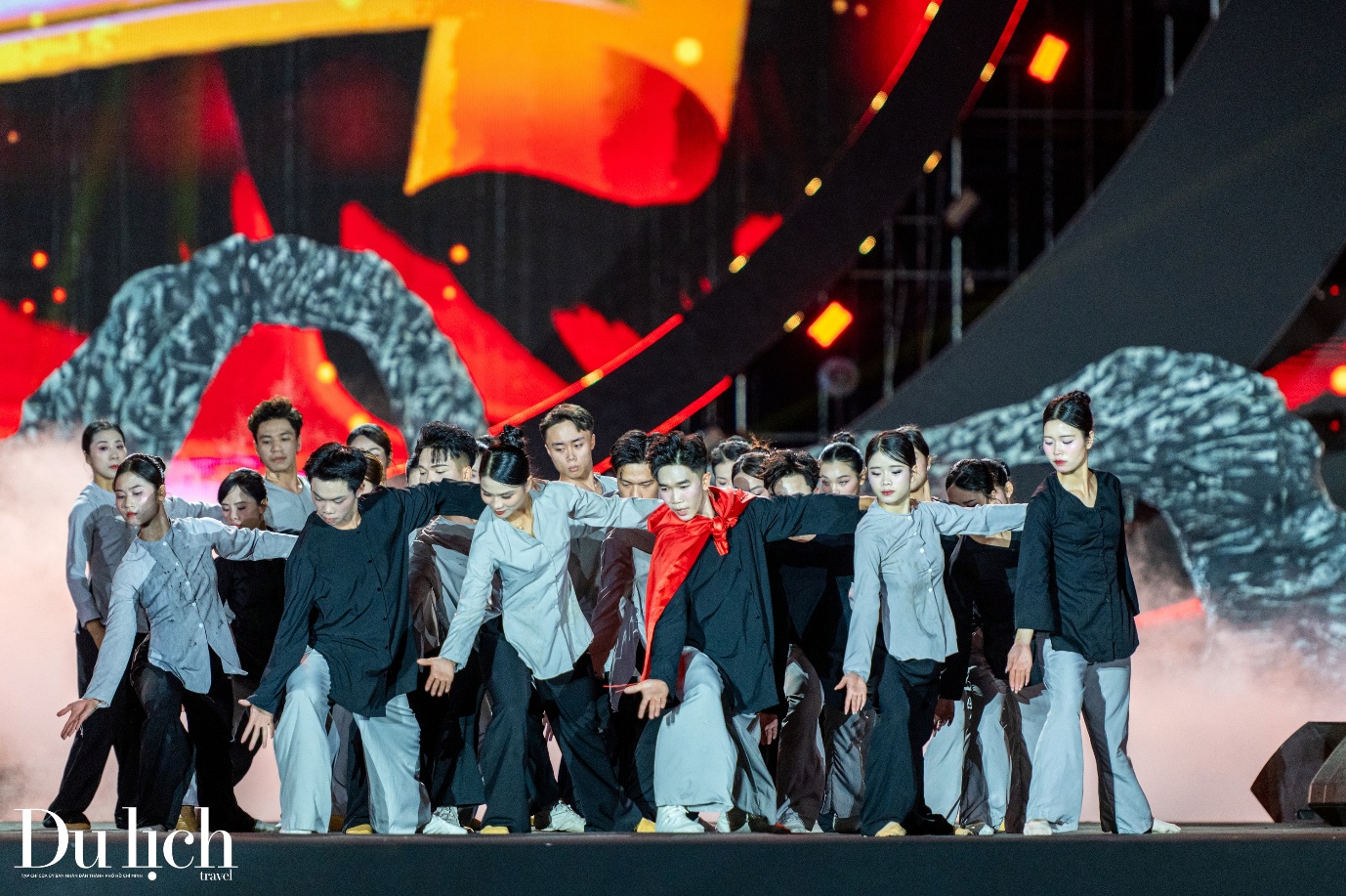 hon 30.000 khan gia ngoi kin cac khan dai concert quang ninh – dat mo anh hung - 6