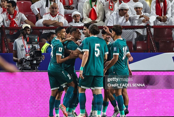 Video bóng đá UAE - Iraq: Hiệp 1 rượt đuổi, kịch hay còn nguyên (Vòng loại World Cup) - 1