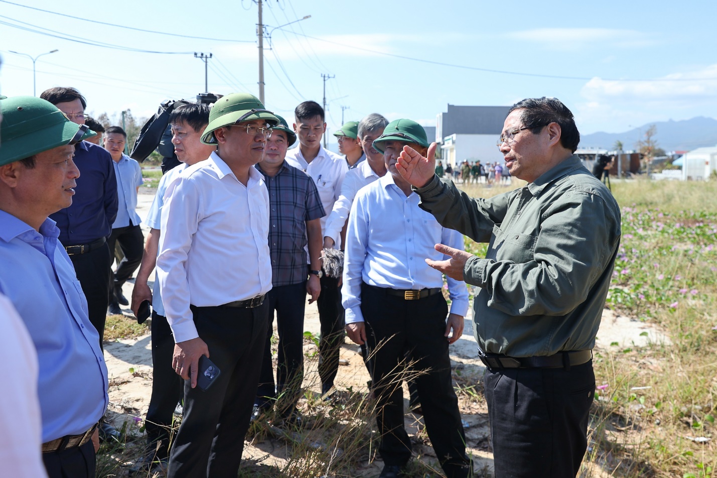 Khẩn cấp hỗ trợ doanh nghiệp, người dân Gia Lai khắc phục hậu quả bão 13 - 2