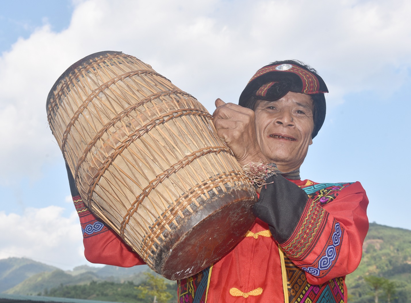 Xã Sơn Tây Thượng ra mắt 10 Câu lạc bộ Văn hóa dân gian Cồng chiêng - 10