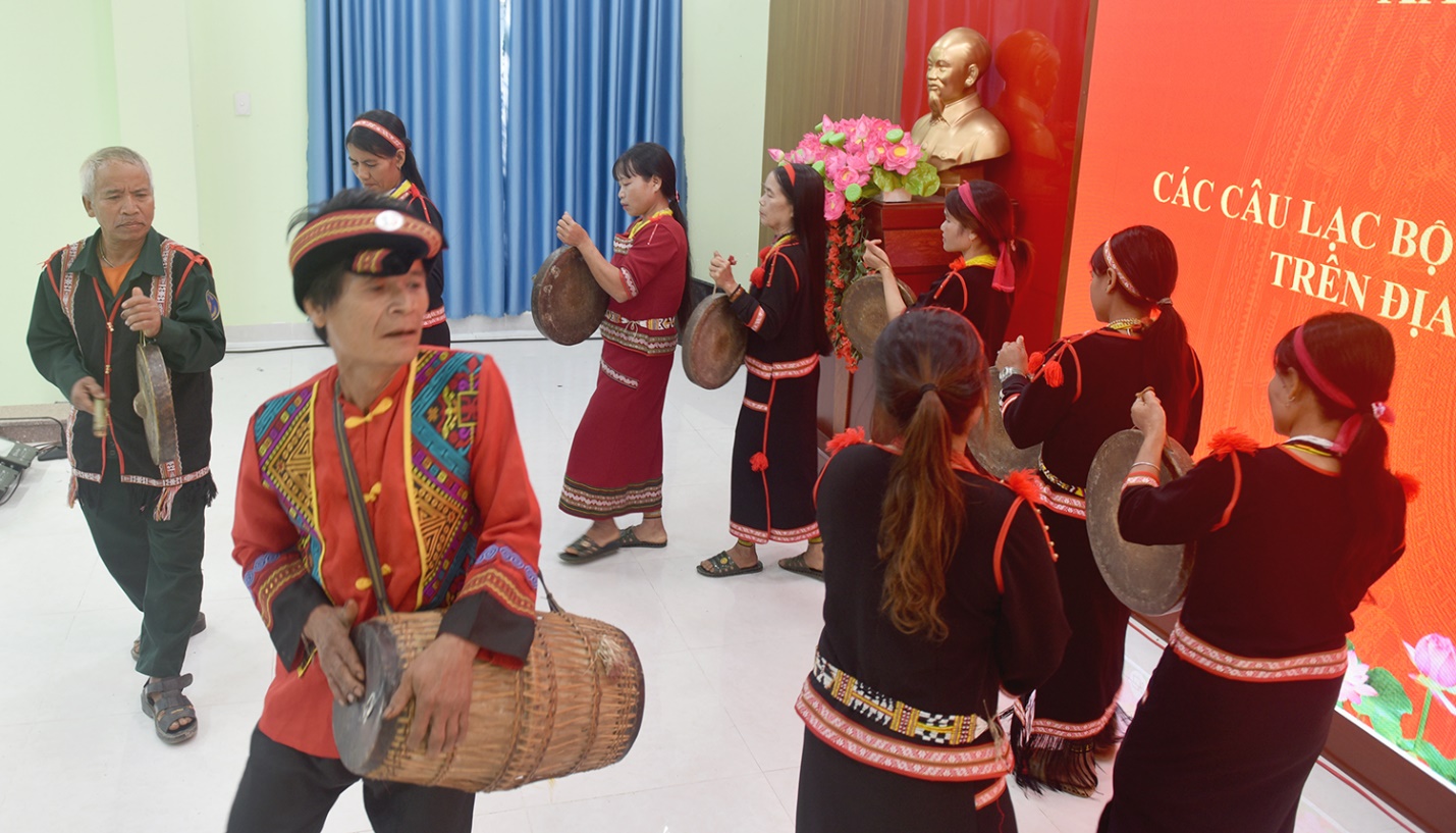 Xã Sơn Tây Thượng ra mắt 10 Câu lạc bộ Văn hóa dân gian Cồng chiêng - 14