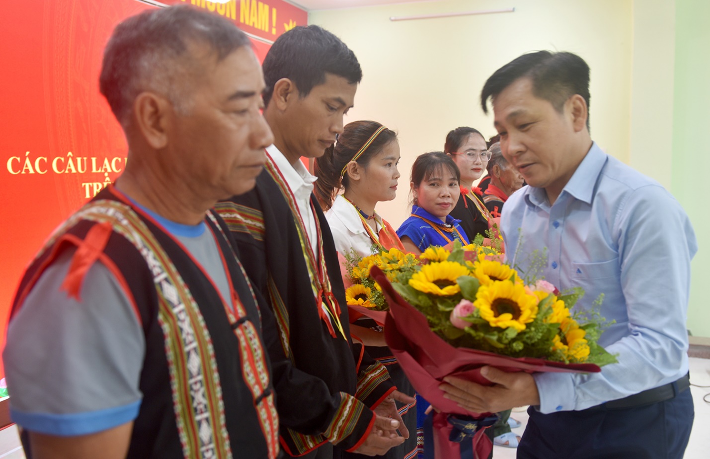 Xã Sơn Tây Thượng ra mắt 10 Câu lạc bộ Văn hóa dân gian Cồng chiêng - 3