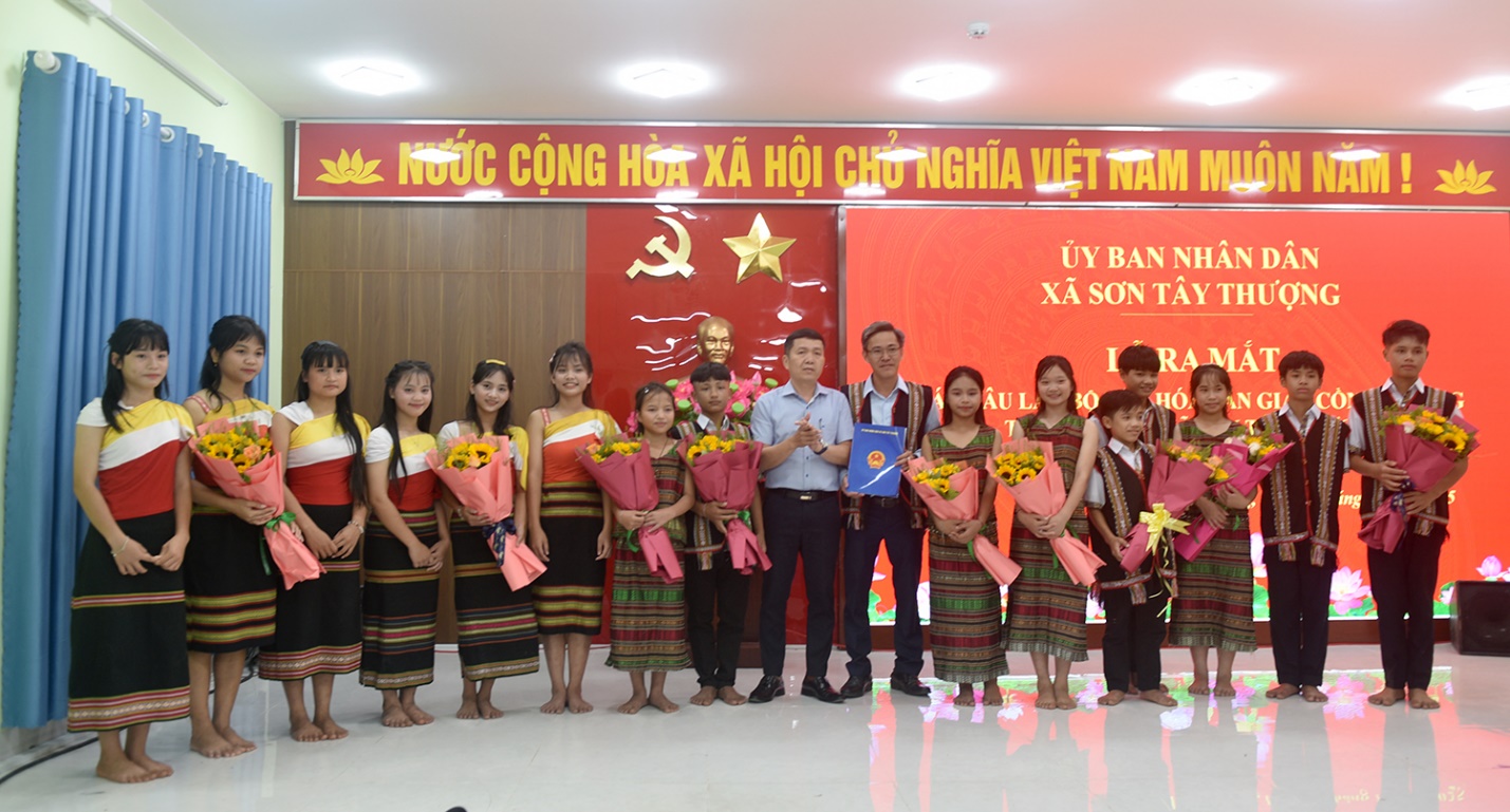 Xã Sơn Tây Thượng ra mắt 10 Câu lạc bộ Văn hóa dân gian Cồng chiêng - 4