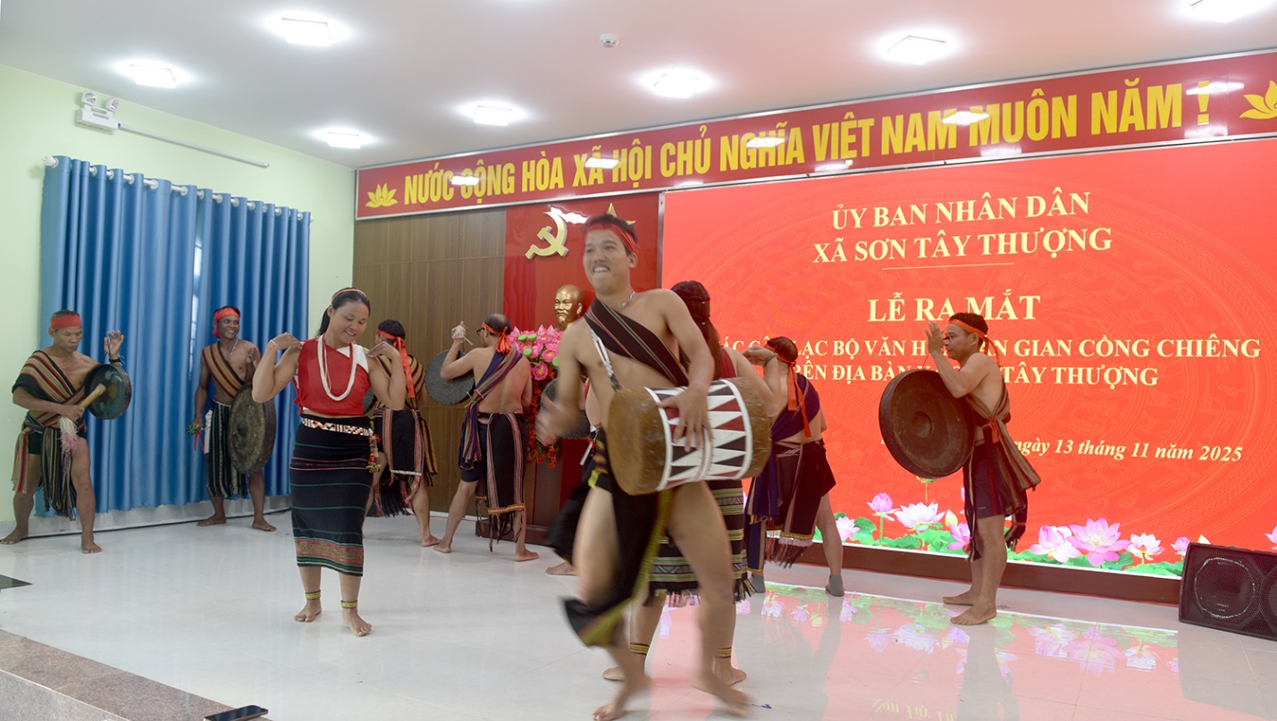 Xã Sơn Tây Thượng ra mắt 10 Câu lạc bộ Văn hóa dân gian Cồng chiêng - 12