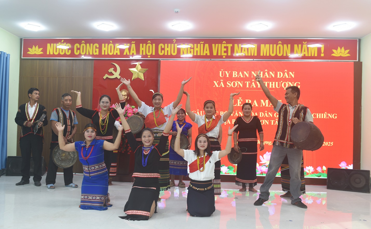 Xã Sơn Tây Thượng ra mắt 10 Câu lạc bộ Văn hóa dân gian Cồng chiêng - 13