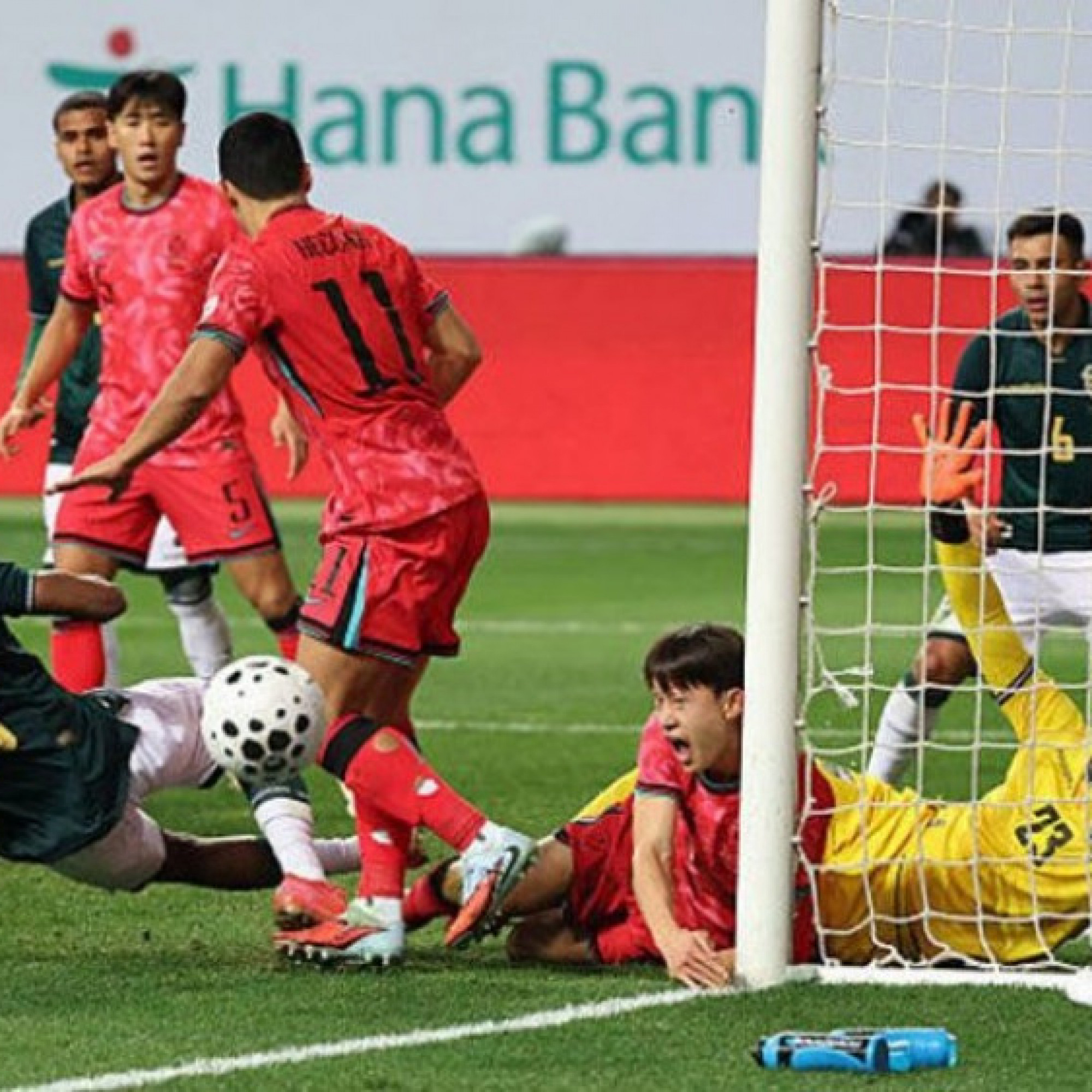  - Trực tiếp bóng đá Hàn Quốc - Bolivia: Lee Kang In xô xát với cầu thủ Bolivia