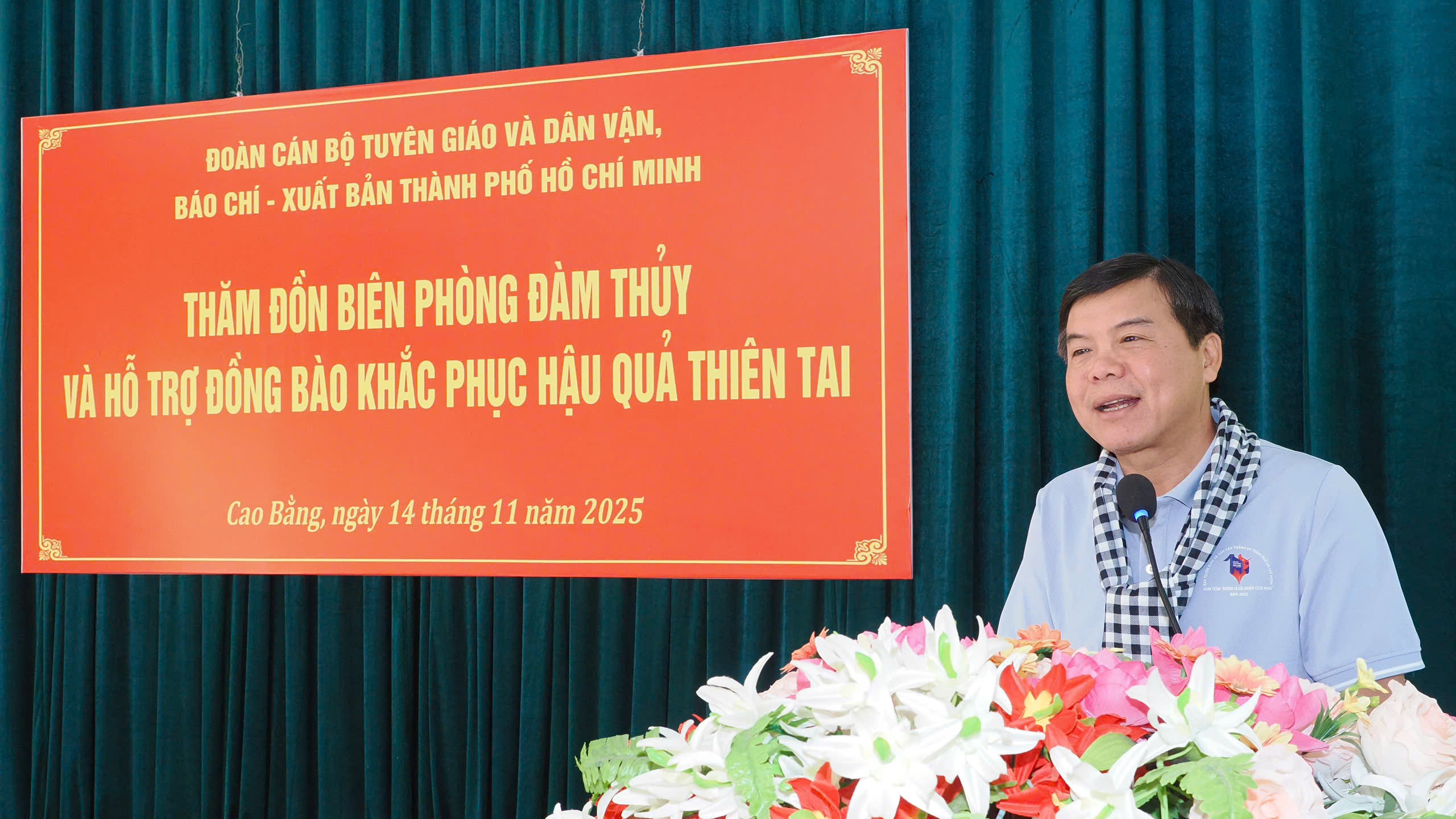 Nghĩa tình TP.HCM tại Đàm Thủy, hỗ trợ người dân và thăm cột mốc chủ quyền - 1