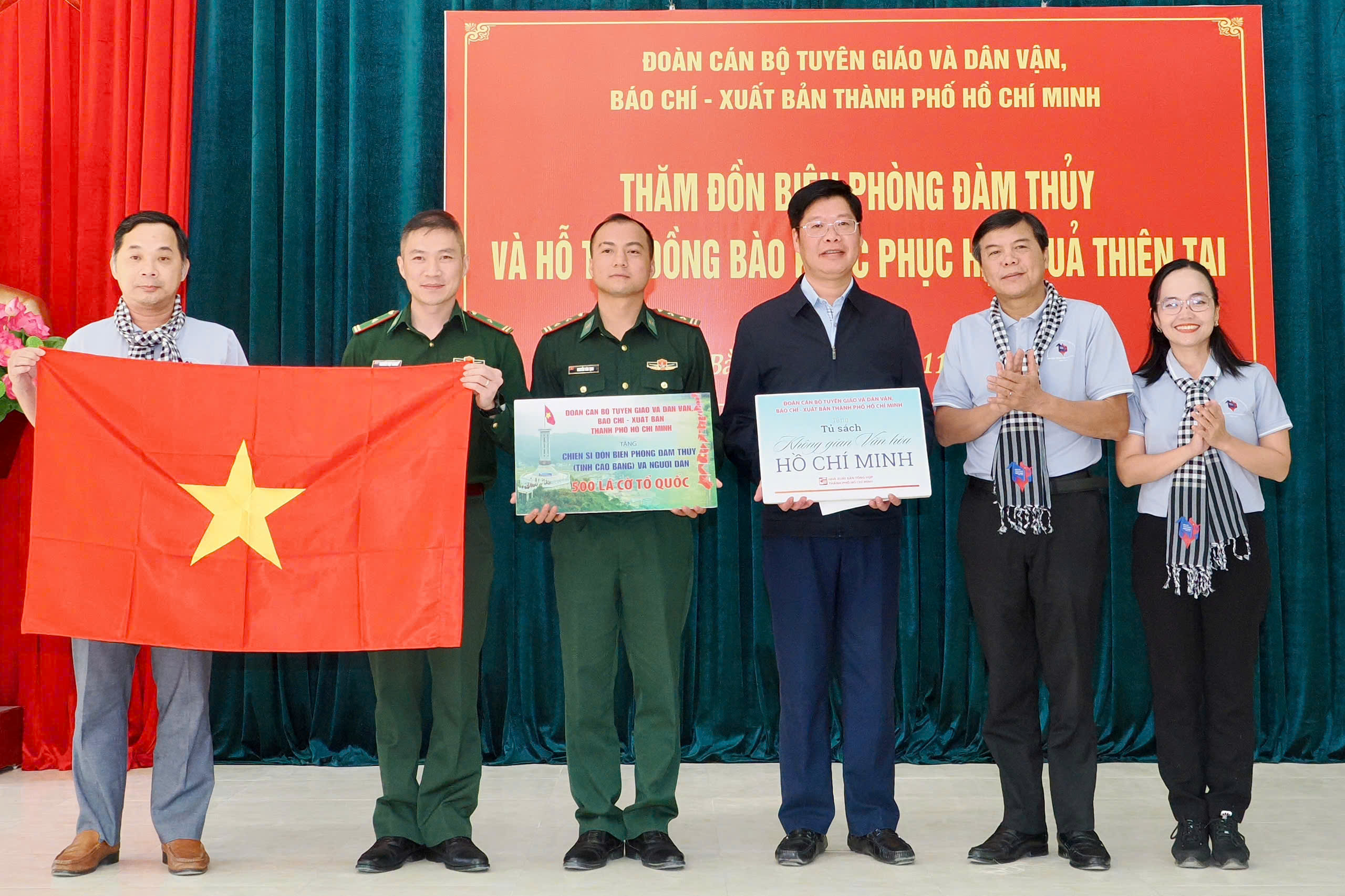 Nghĩa tình TP.HCM tại Đàm Thủy, hỗ trợ người dân và thăm cột mốc chủ quyền - 6