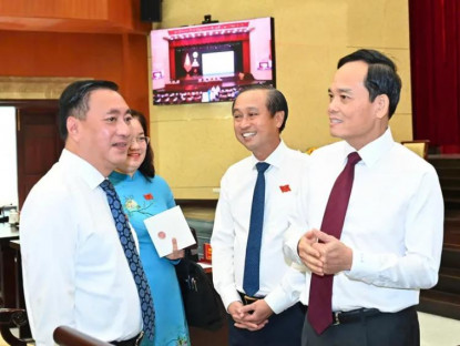  - HĐND TP.HCM họp: Quyết sách về xe buýt xanh, nạo vét rạch và công tác nhân sự