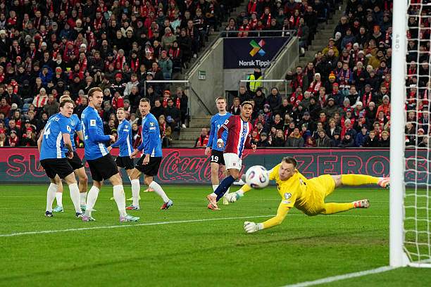 Video bóng đá Na Uy - Estonia: 12 phút bùng nổ, vé vàng cận kề (Vòng loại World Cup) - 1