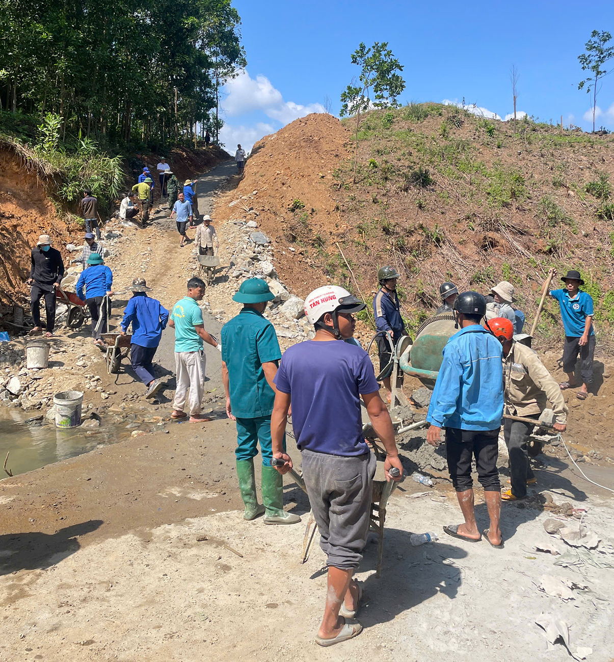 mo duong tam cho dan vuot qua diem dut gay do lo nui - 3