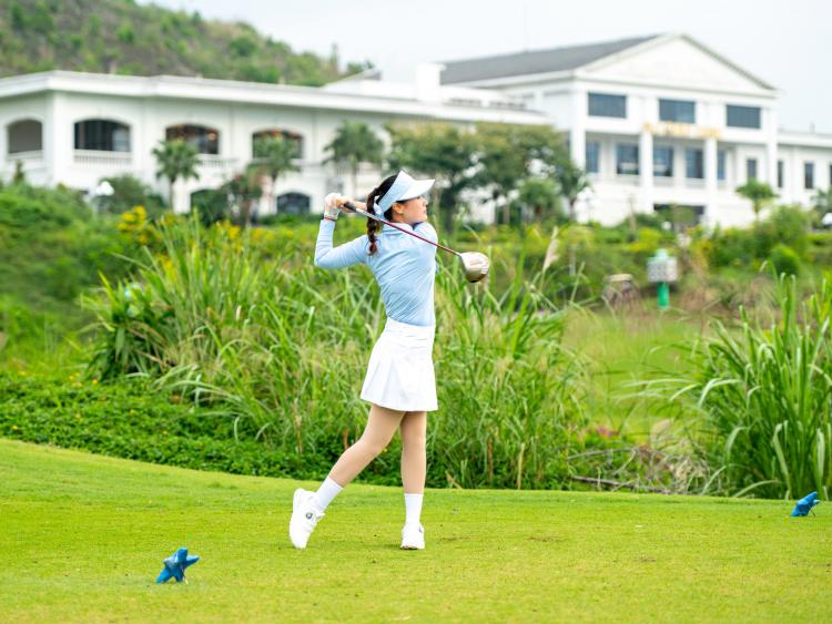 Gần 300 golfer tranh tài tại Giải Vô địch các CLB Golf tỉnh Quảng Ninh năm 2025