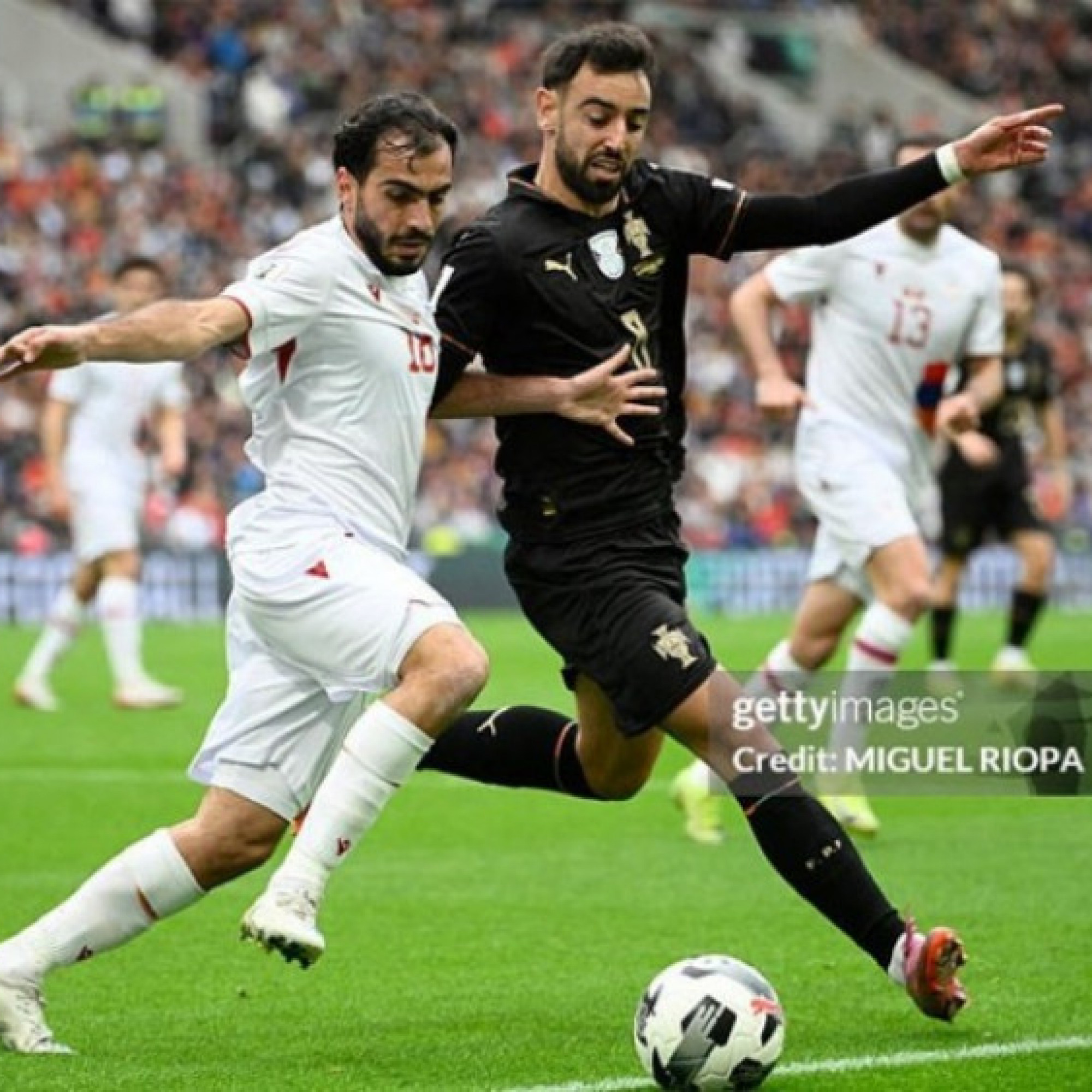  - Video bóng đá Bồ Đào Nha - Armenia: Hiệp 1 tưng bừng (Vòng loại World Cup)