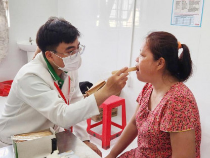  - Đoàn bác sĩ TP.HCM khám bệnh, phát thuốc miễn phí tại Cần Thơ