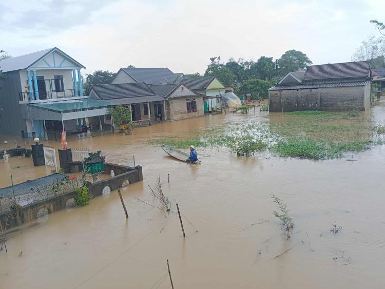 Huế cho học sinh tiếp tục nghỉ học để tránh lũ