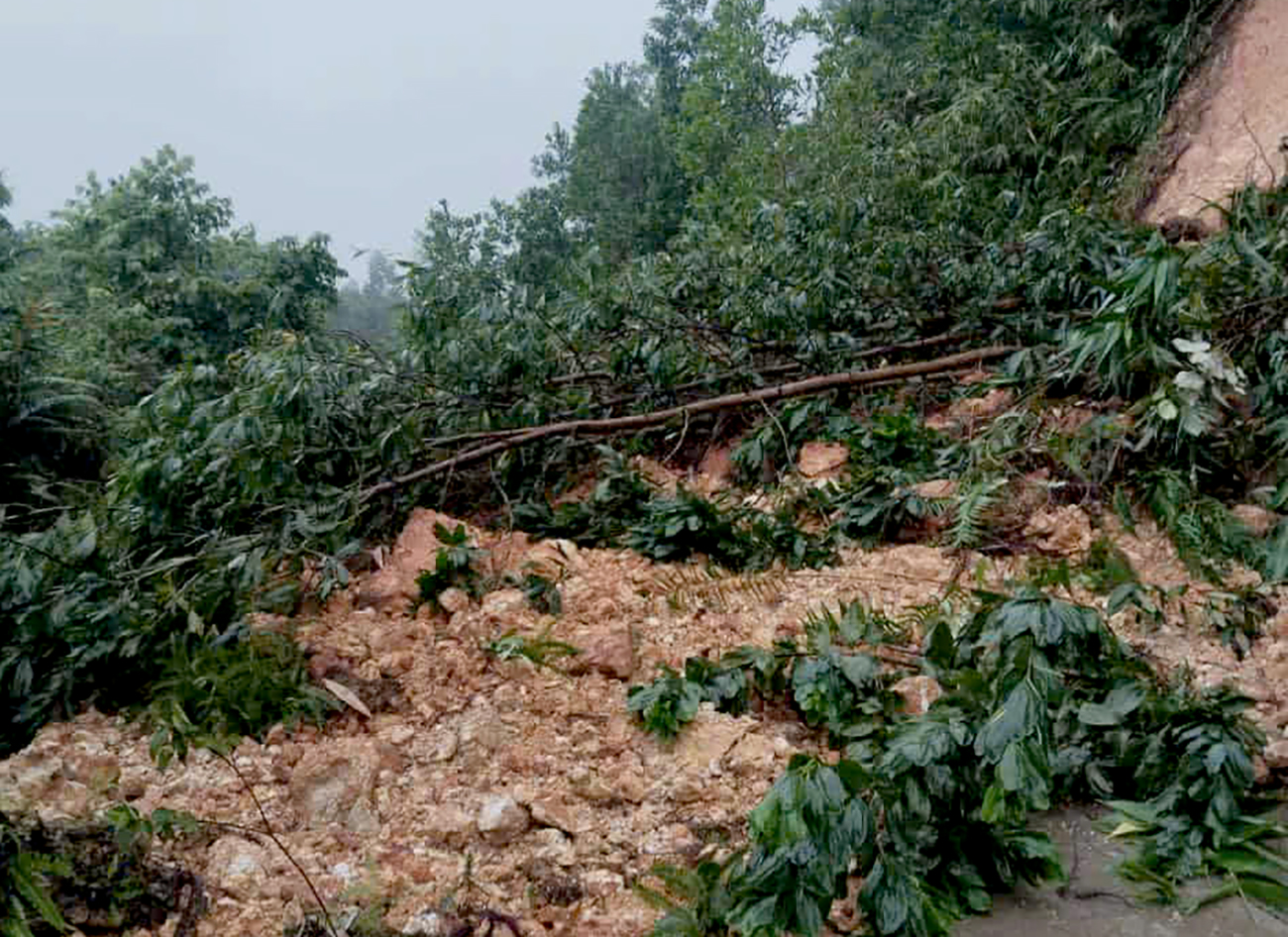 mua lu keo dai gay thiet hai nang tren dien rong o mien trung - 6
