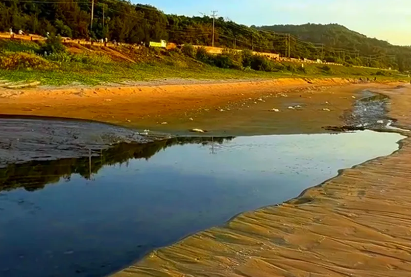 Xử phạt một khu du lịch ở Mũi Né do xả nước thải ra biển - 1