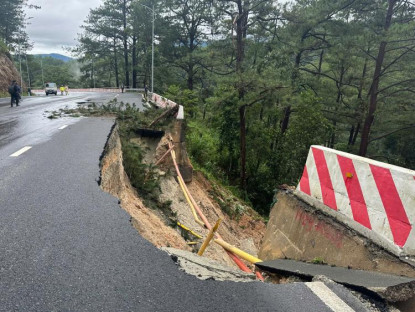 - Cấm các phương tiện lưu thông qua đèo Prenn Đà Lạt từ 10h sáng nay