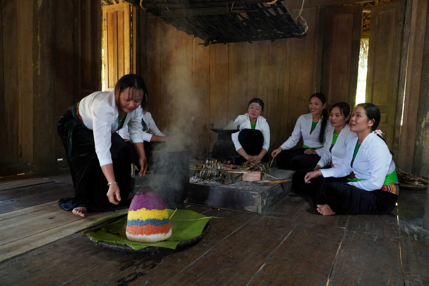 Những người giữ lửa cho ẩm thực Mường - 2