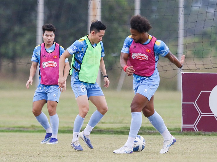 Hai Long bật mí ĐT Việt Nam sẽ mang đến bất ngờ ở trận gặp Lào - 2