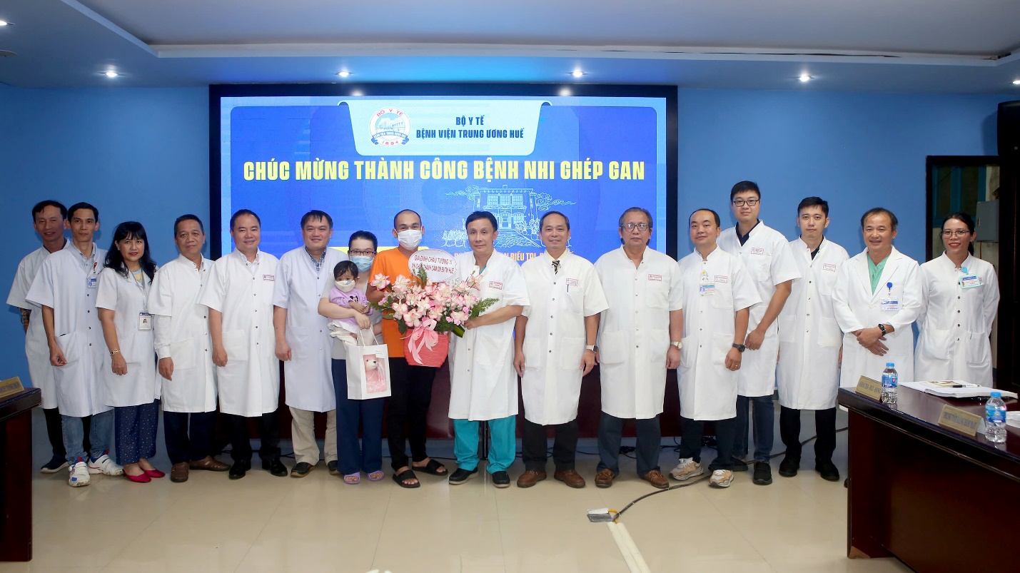 Bệnh viện Trung ương Huế tổ chức lễ ra viện cho ca ghép gan - 2