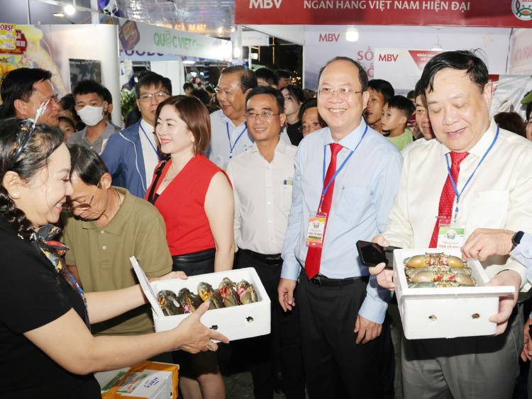 'Mở trói' cho cua Cà Mau