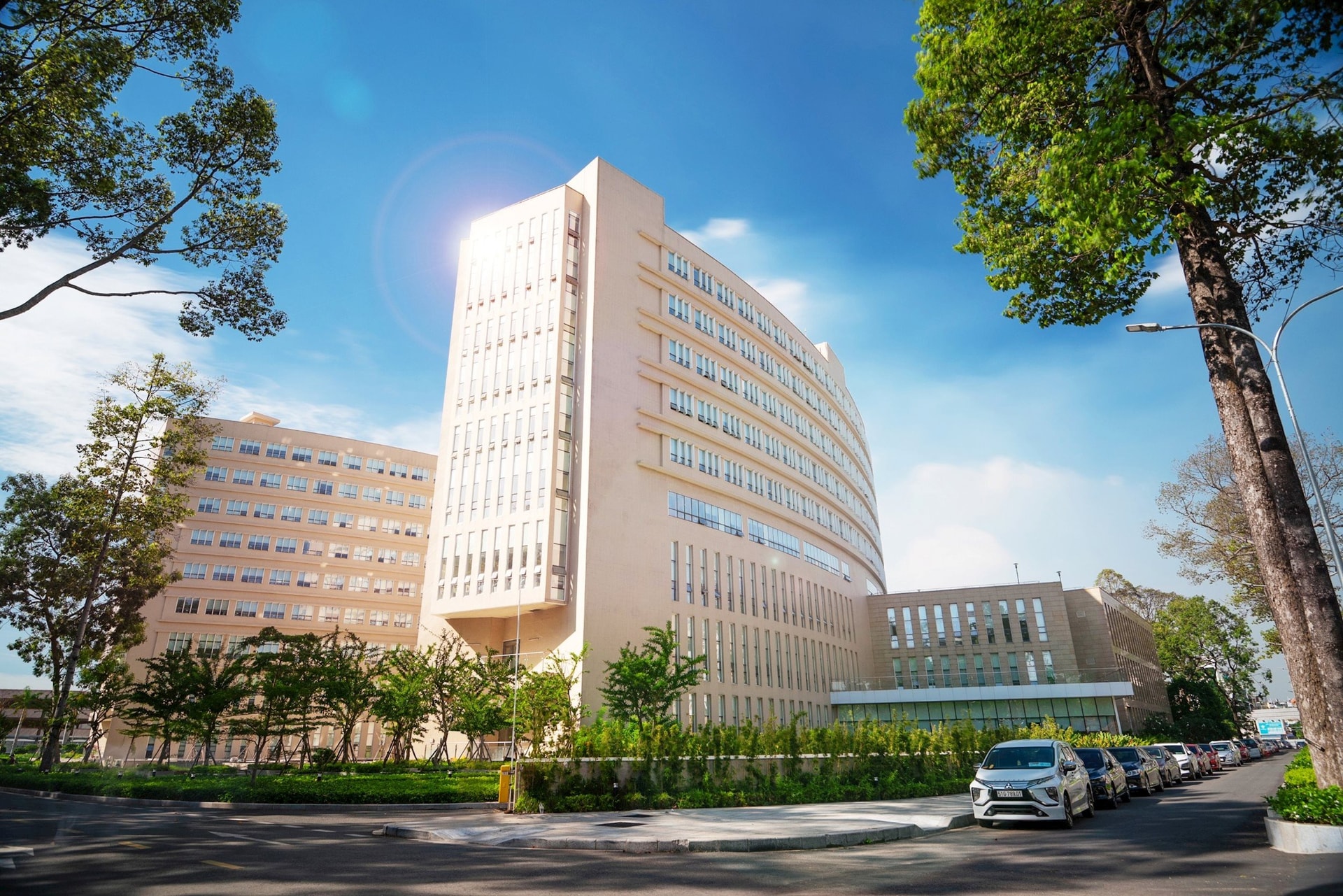 PGS.TS.TTND Nguyễn Hồng Sơn: 'Tượng đài tưởng niệm các nạn nhân COVID-19 không chỉ là công viên' - 10