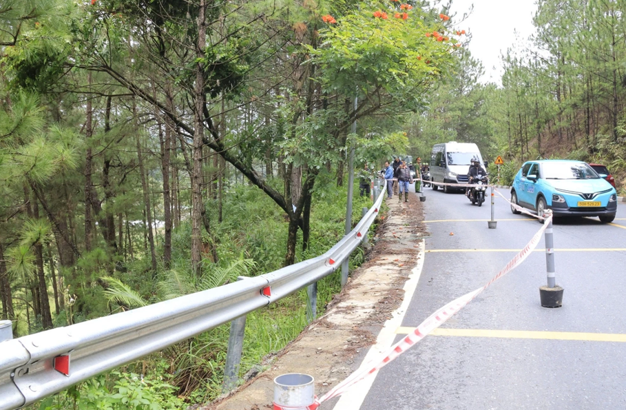 Lâm Đồng cấm xe tải trên 15 tấn lưu thông tại đèo Mimosa do sạt lở - 2