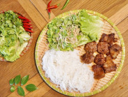 Từ 'Hộ chiếu Ẩm thực Đà Nẵng' đến quán ăn được Liên hoan phim châu Á lựa chọn